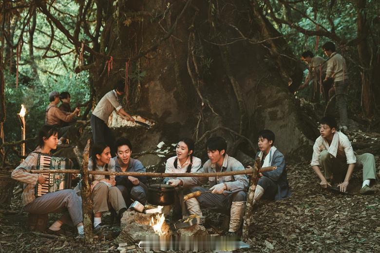 戛纳电影节 据screendaily报道，田壮壮拍摄多年未能上映的新作《鸟鸣嘤嘤
