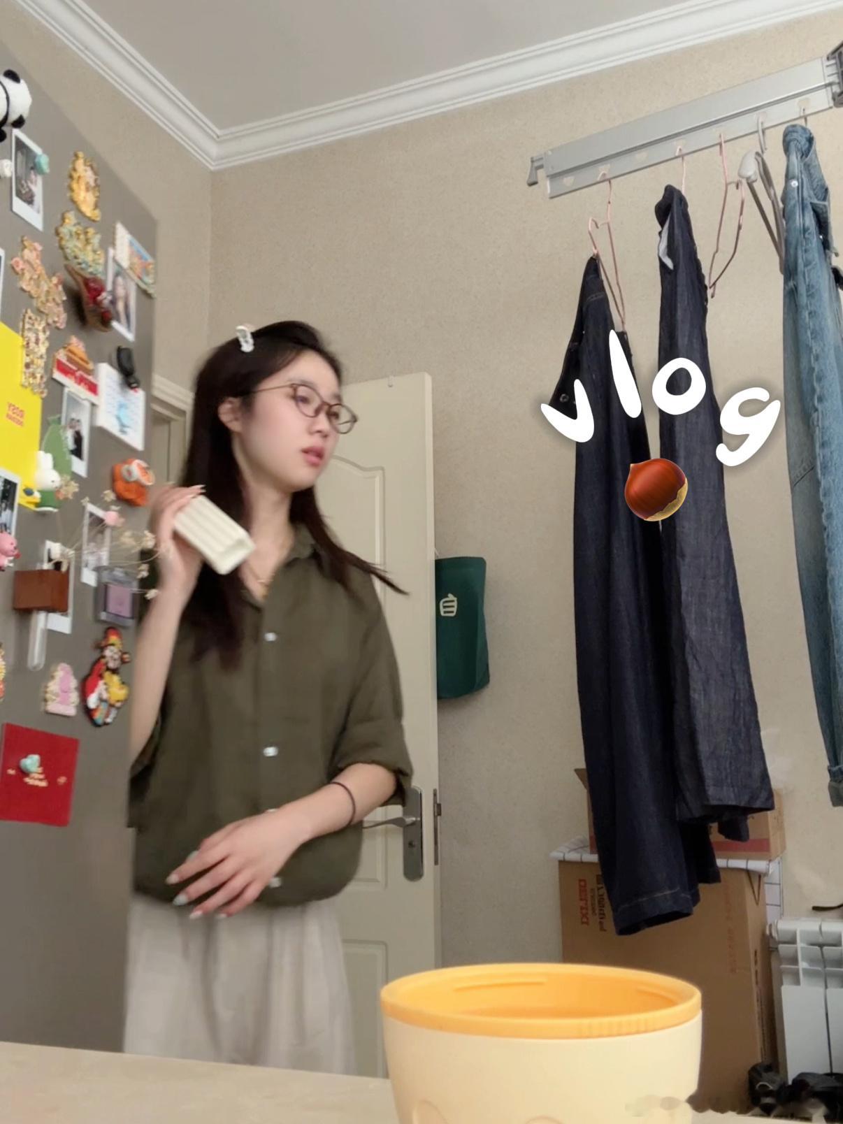 对了对了！今天有vlog哈哈哈哈前天晚上睡前剪的大纲 昨天晚上睡前录的音今天来进