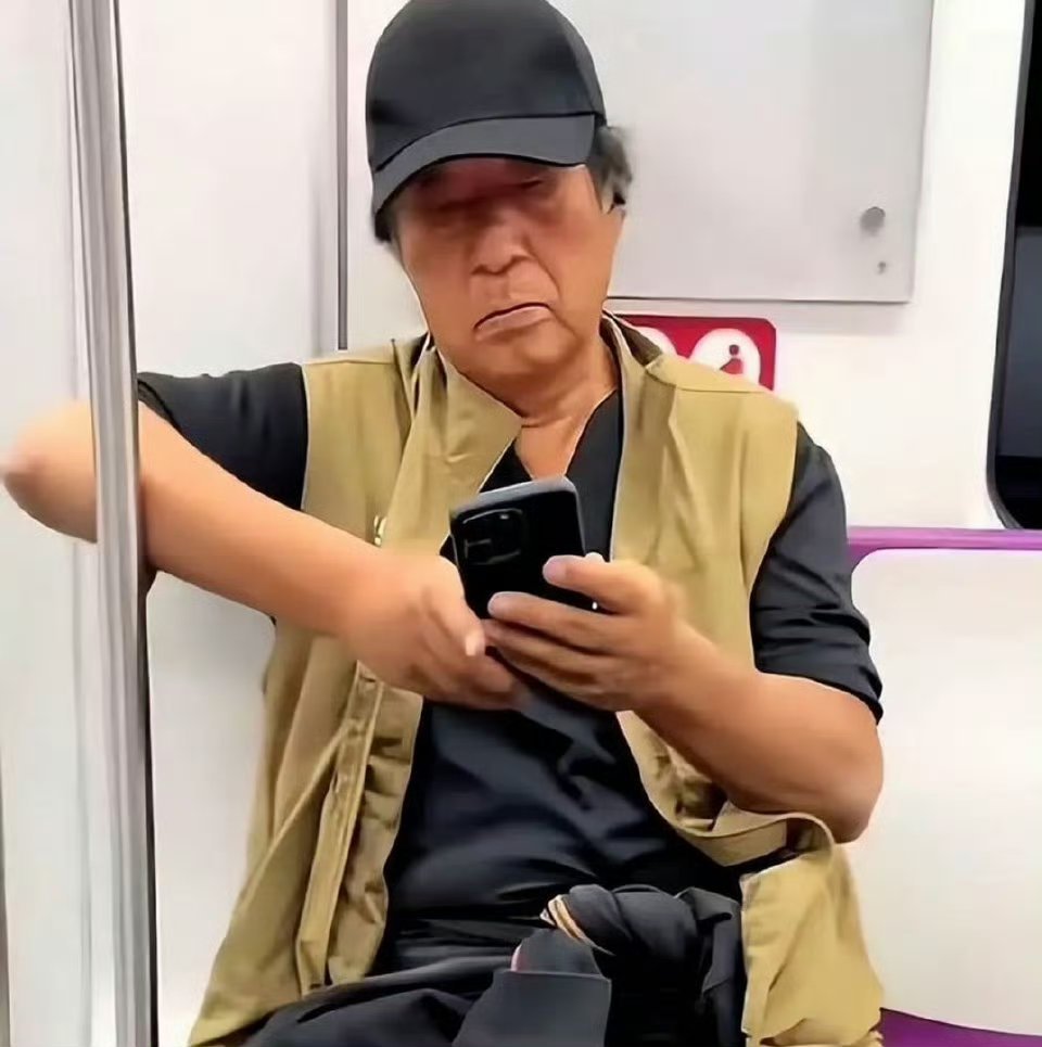 牛群裸捐全部财产这是个老新闻了，这个时候又冲上热搜，蒙城的民众应该反思！一个为了