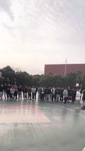 小伙子这扣篮什么水平？[机智]别给我说矮框！
CBA扣篮大赛能拿第一吗？
#扣篮