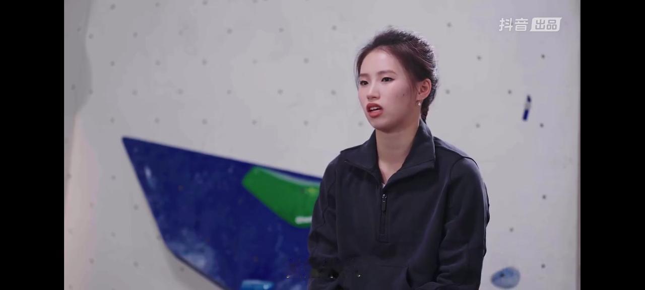 2025时间的答案，退休央视主持人水均益专访陈芋汐。
水均益央视著名主持人，金话