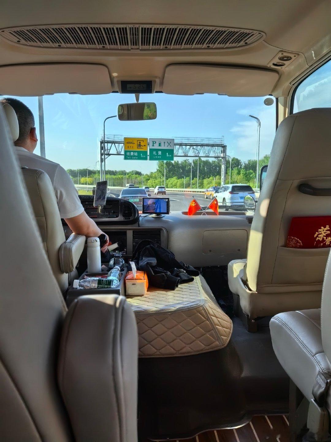 过去三天里我使用过的交通工具：自己的车，租来的车，高铁，动车，灰机，考斯特，单车