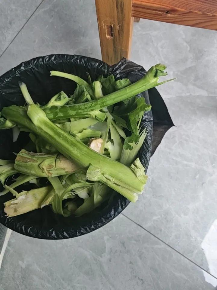 人到中年要不要认真打扮自己我觉得任何时候都需要，毕竟不仅仅可以取悦别人，同样可以