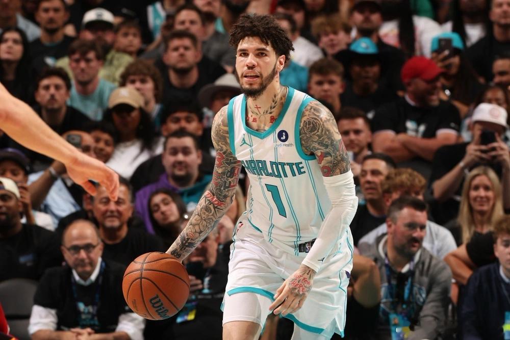 鲍尔一数据成队史近24年首人黄蜂加时127-126险胜热火，拉梅洛-鲍尔31投1