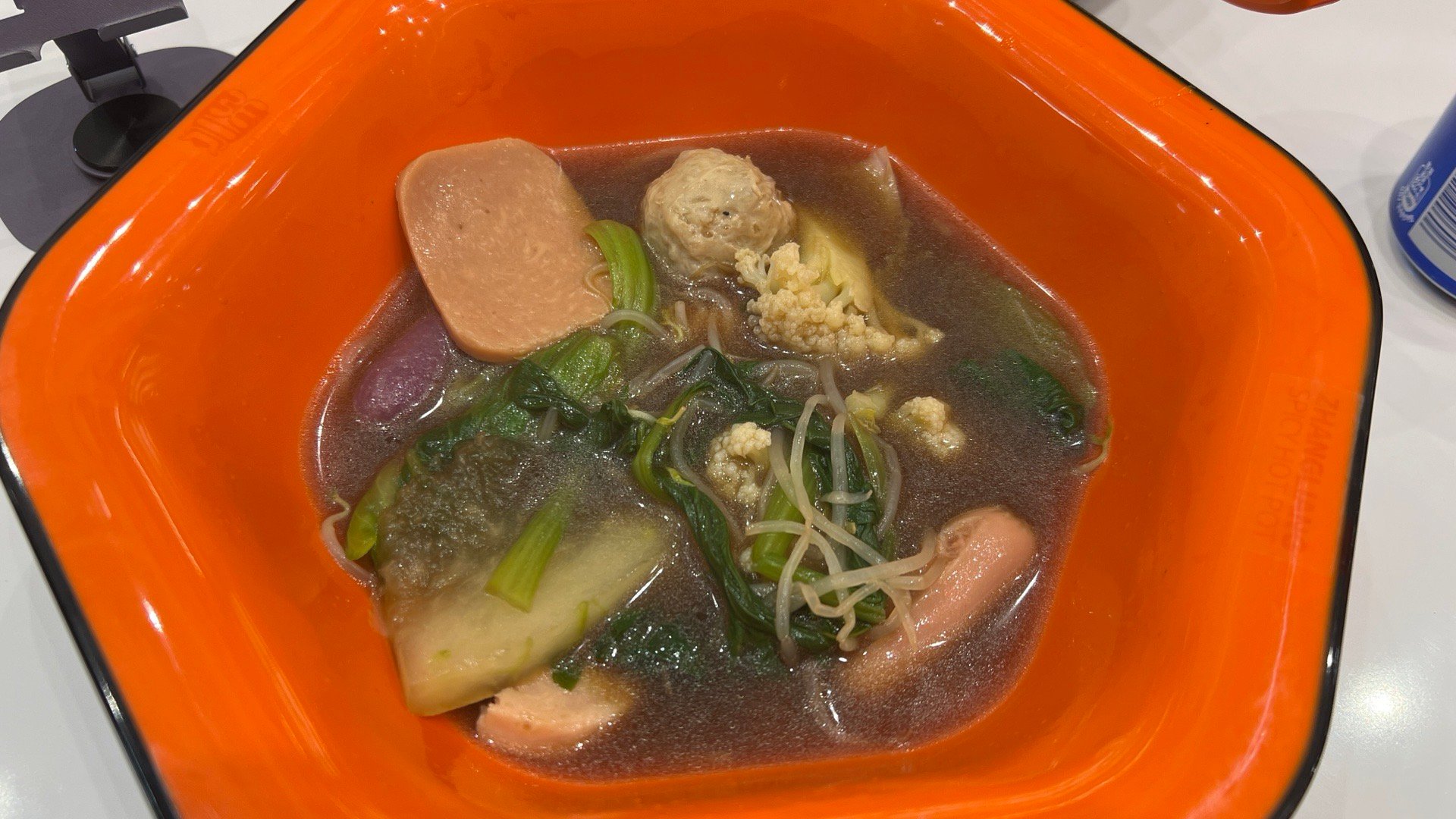 新店开张，吃份麻辣烫13块，还送瓶饮料。 ​​​