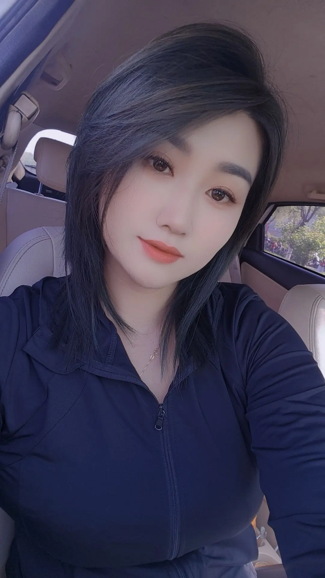 “一句话很轻，让人不痛不痒，一句话很重，让人痛不欲生，这个世上，伤人最...