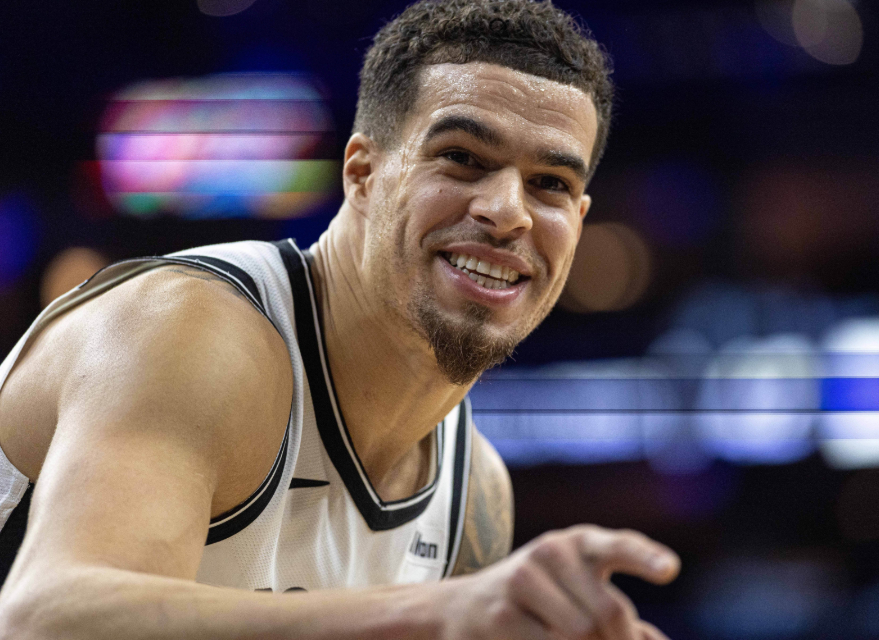 记者Evan Sidery报道，雄鹿、活塞和勇士等多支球队已与篮网接触，探讨交易