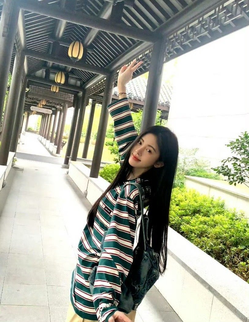鞠婧祎条纹衫营业🈶普普通通的衣服都能穿嘟那么好看[爱慕] ​​​