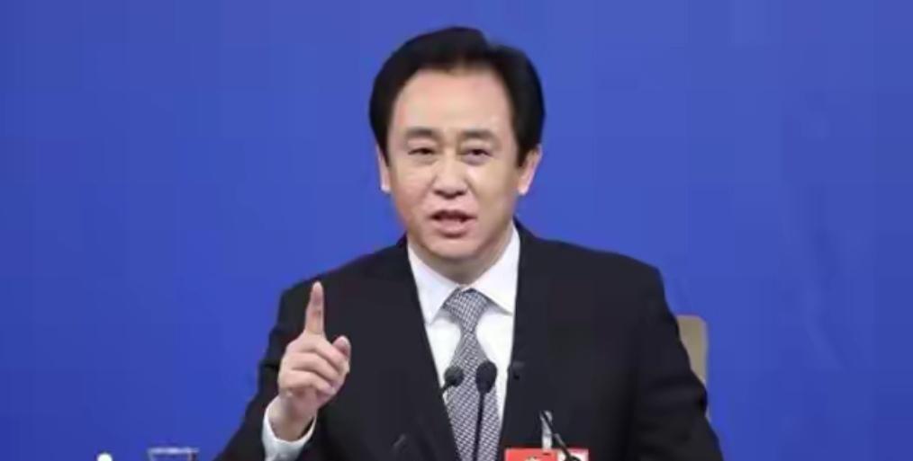 现在人们才明白，原来以前许家印在公开会场讲的话，都是“假大空”，是来骗取国家和人