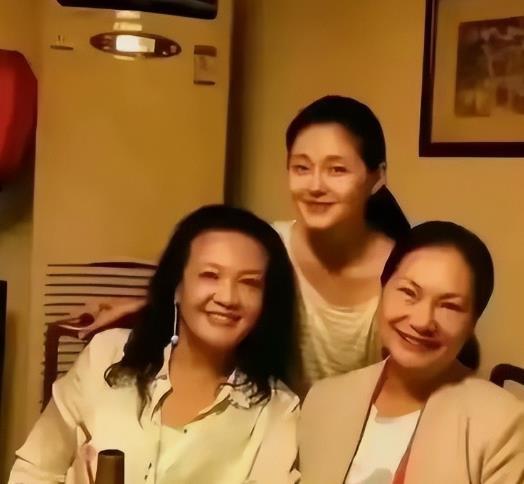 男人娶错了毁三代，汪小菲有个好妈妈就是老婆娶错了！
 
好在和大S分开之后，遇到