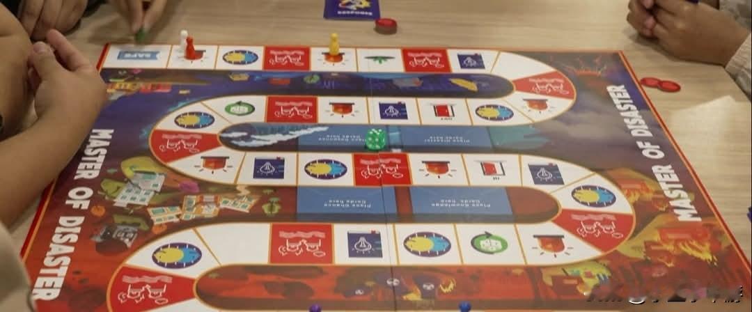 菲律宾研发出一款名为“防灾大师”的桌游，它以游戏的形式帮助人们构建防灾常识，以及