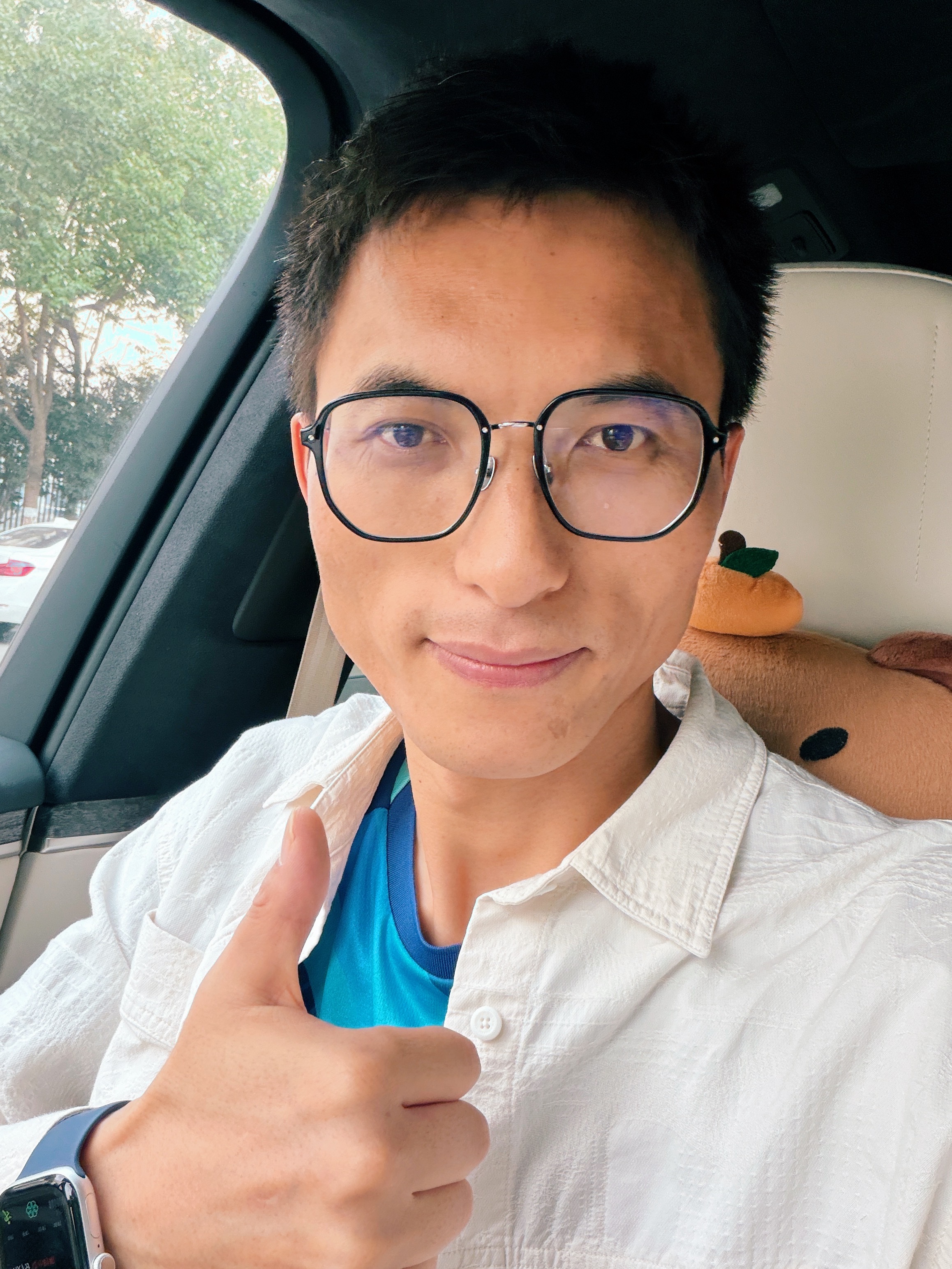 出门打🏓比赛去咯！为了提前庆祝能拿到名次，评论里抽10个包🧧给大家。[挤眼]