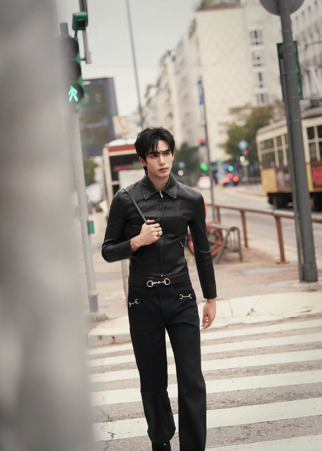 宋威龙宋威龙形象大片相聚时分开年新惊喜 ，宋威龙出镜 GUCCI 全新推出的广告