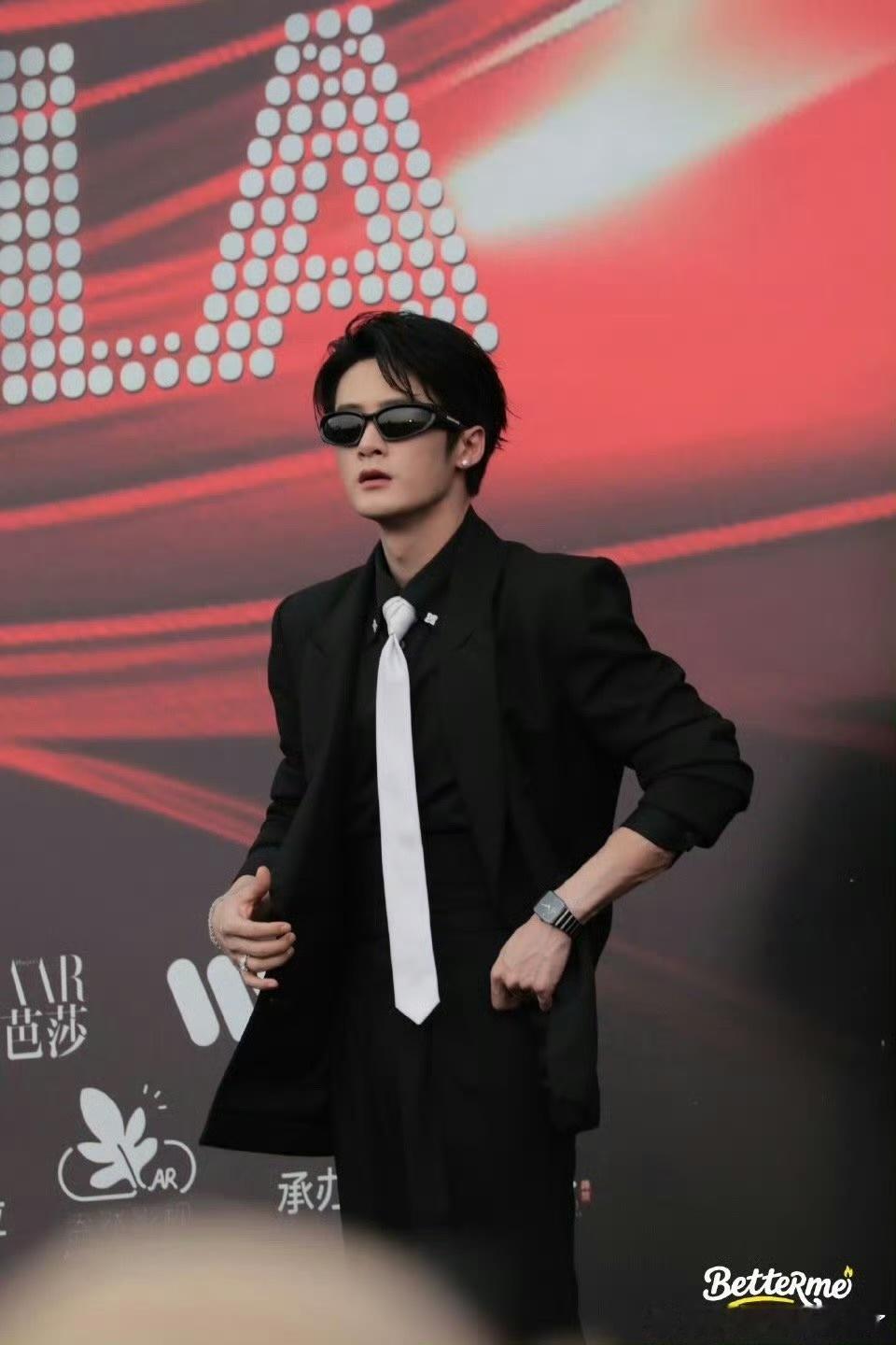 娱乐[超话]檀健次完全daddy级别檀健次allblack好权威 此男完全就是d