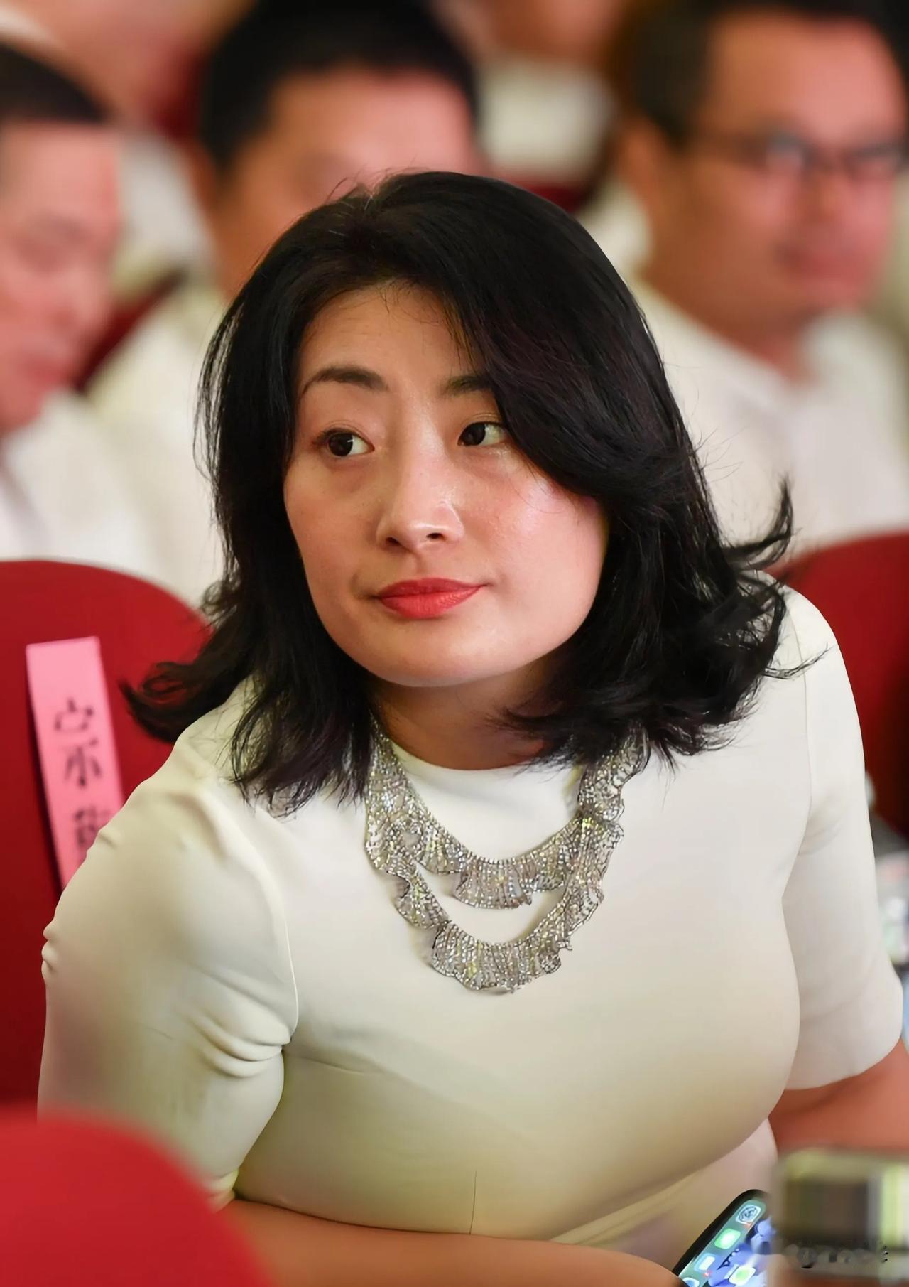 宗馥莉又有了新动作，投资10个亿的西安生产基地获批！

看似新扩张，实则和哇哈哈