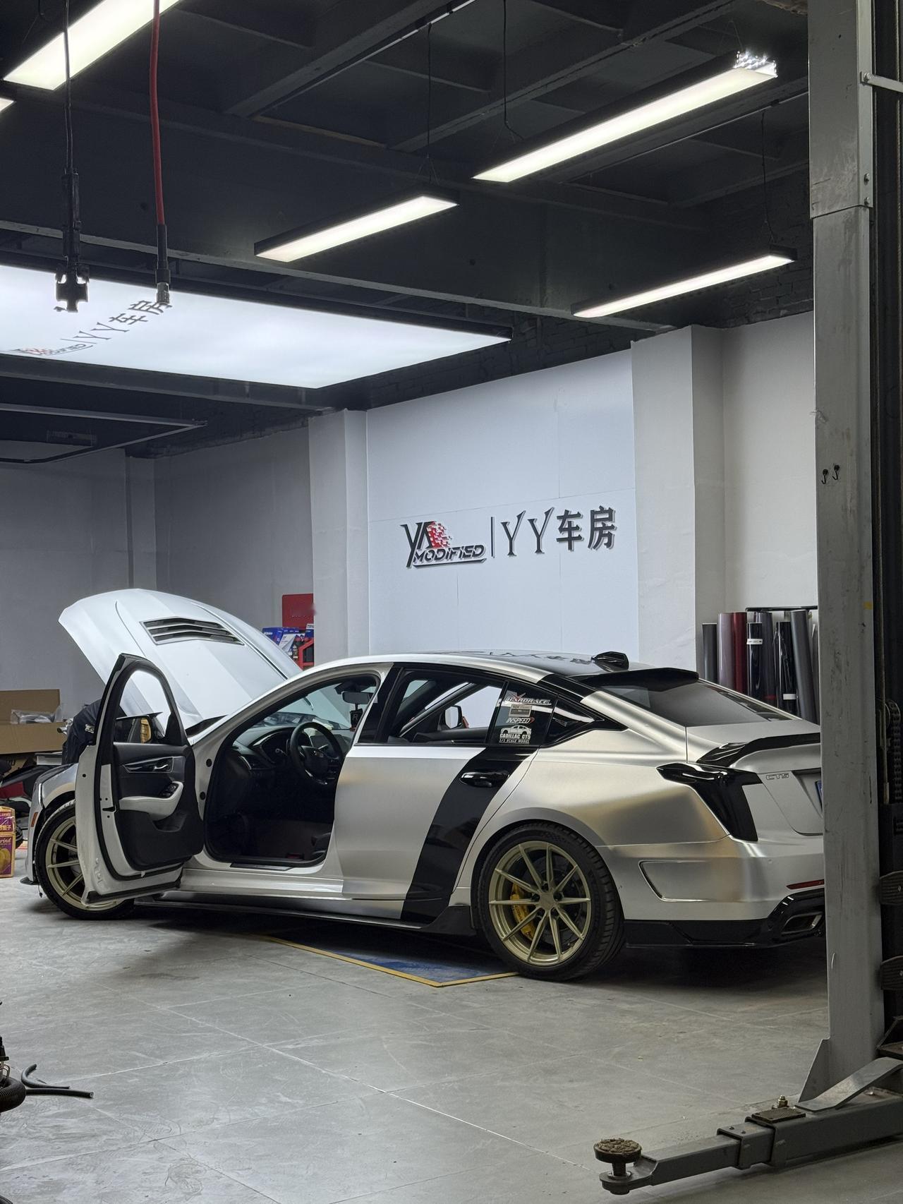 这个侧面真是无敌了好吧凯迪拉克ct5