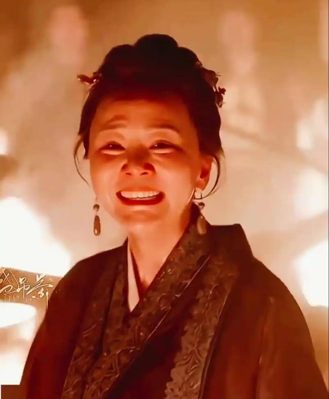 《知否》重温才懂：小秦氏烧祠堂那晚笑得比哭还难看，不是她疯了，是她装贤惠装了一辈