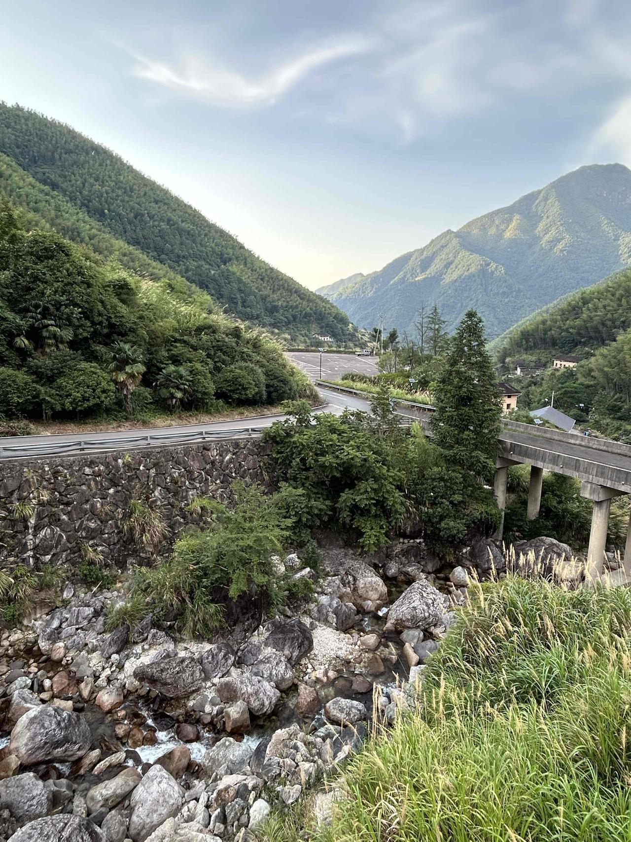 守住本心，稳住情绪。日子慢慢来，一切都会如期而至。

接纳平凡，热爱日常。所有温