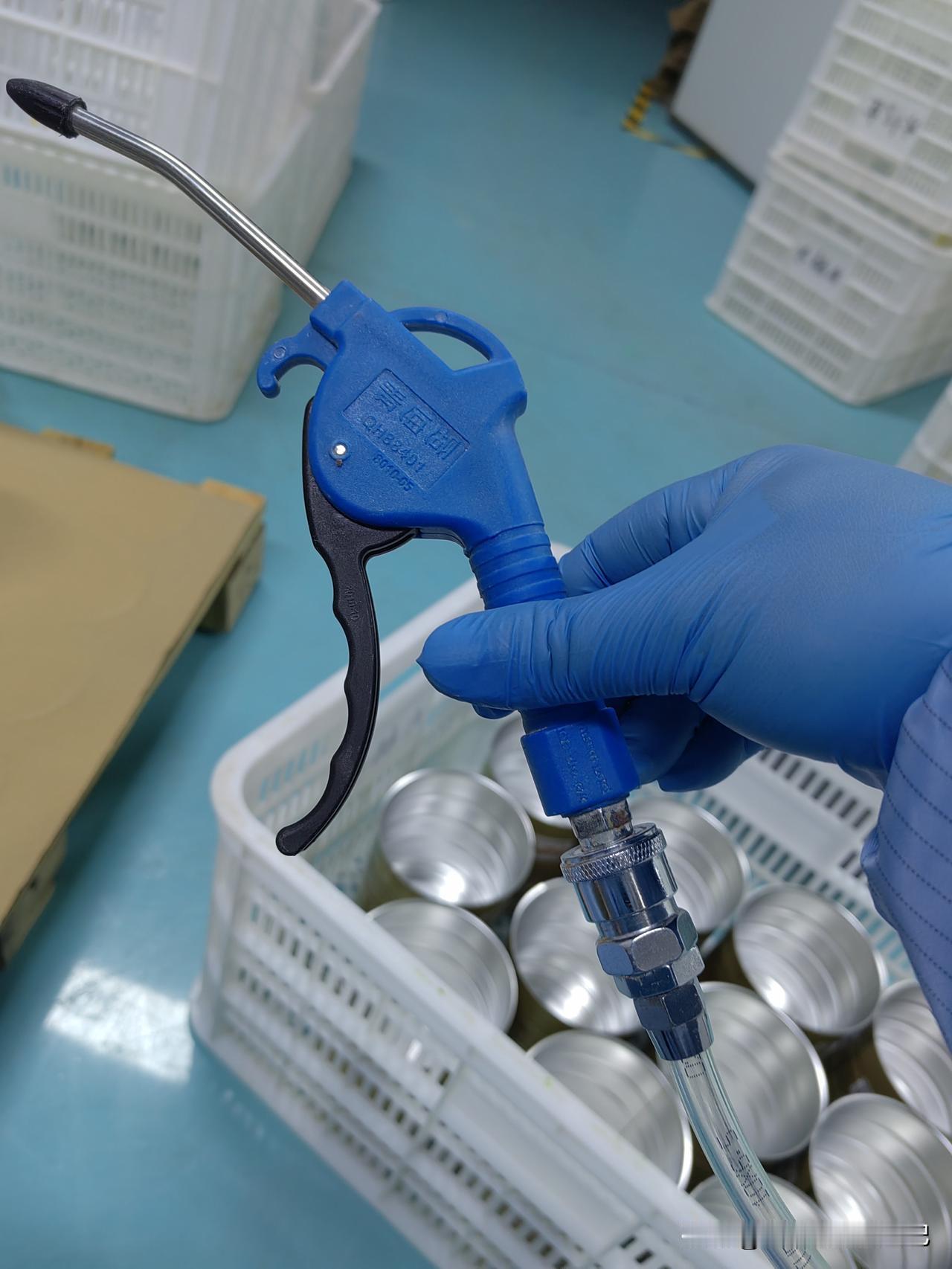 中年人的时薪大概都是多少？
我上班的时薪是每小时16块钱，加班时薪为0，作为自以