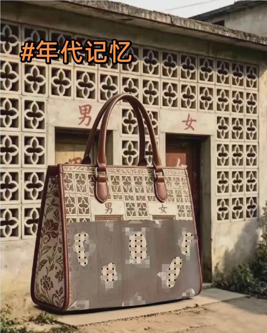 喝茉莉奶白，品入厕人生。路易威登你真狗呀。偷我们的文化注册商标。吃着中国饭，还砸