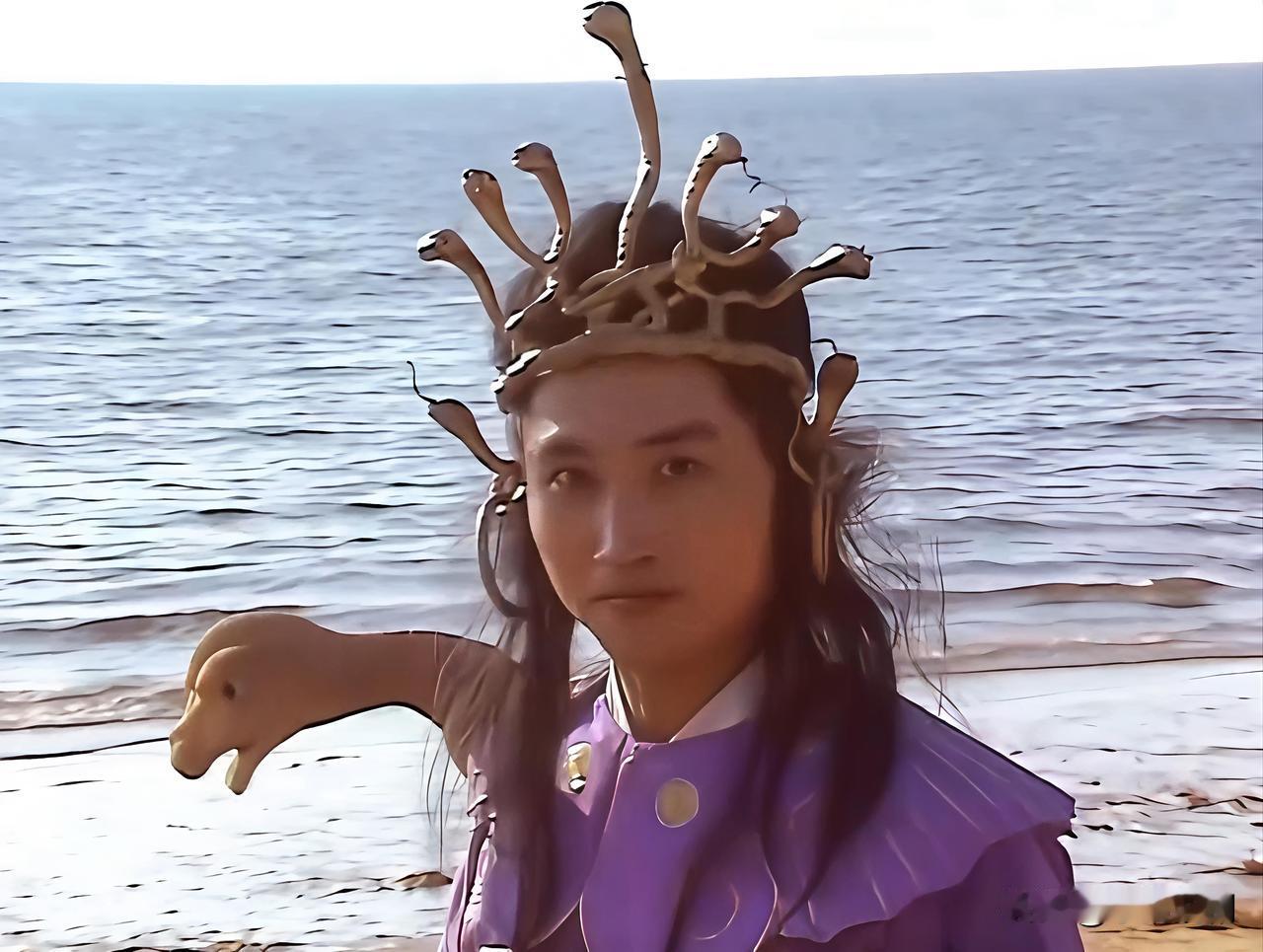 九头虫，又称九头驸马，他是万圣龙王的上门女婿，本体为上古九头凶禽鬼车鸟，并非小虫