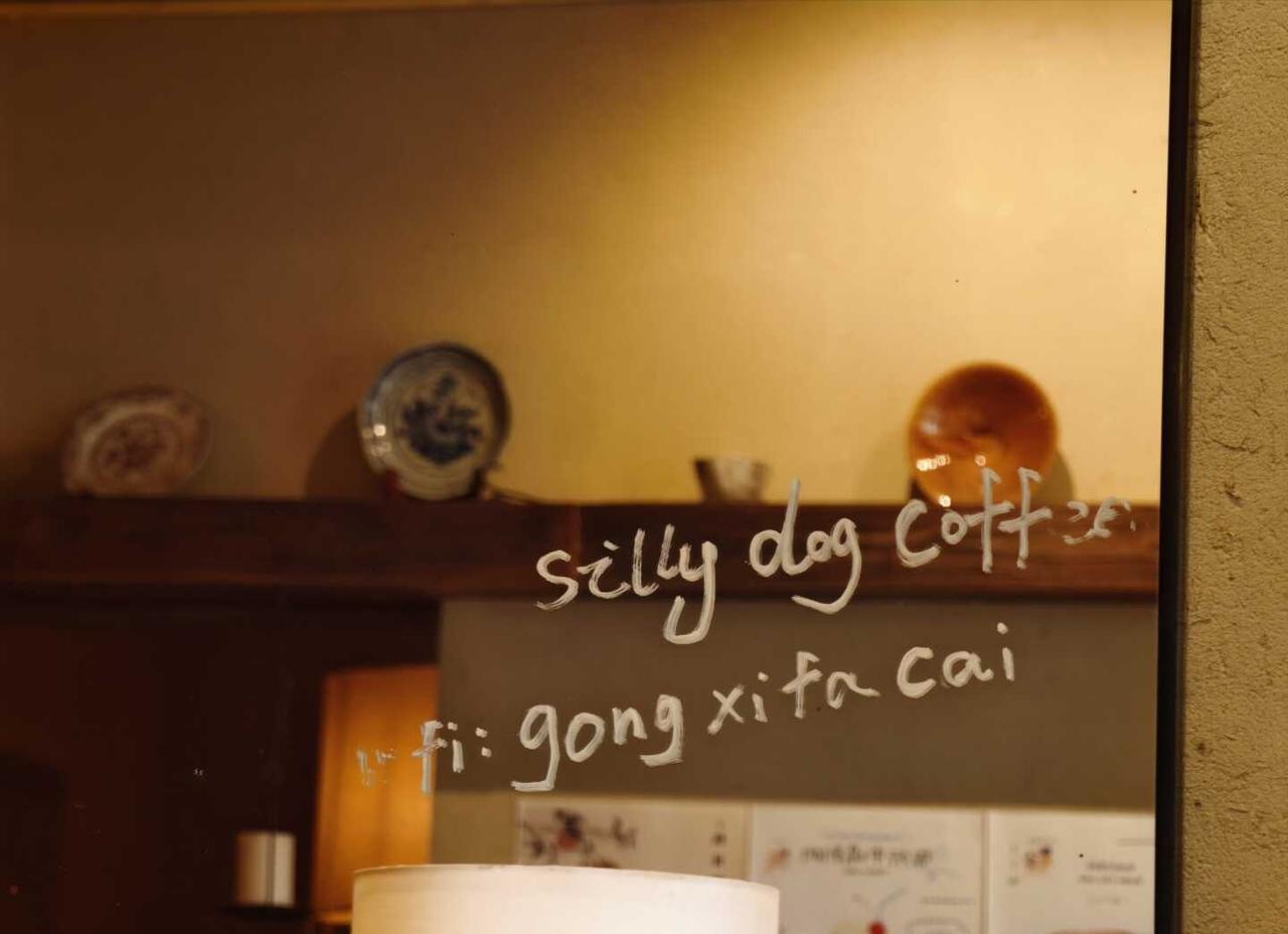 这家在海珠的Silly Dog Coffee真的太会了！
点了一杯「小狗的橘子海