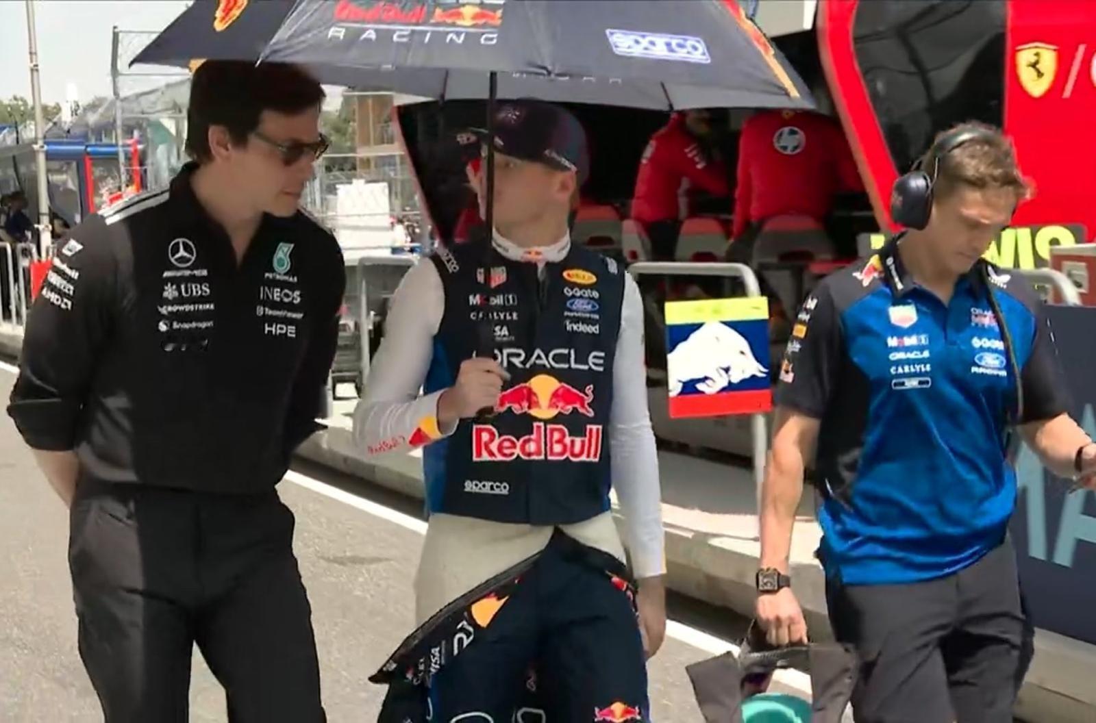 Toto和维斯塔潘两人在维修区通道聊什么呢F1赛车2026F1迈阿密大奖赛