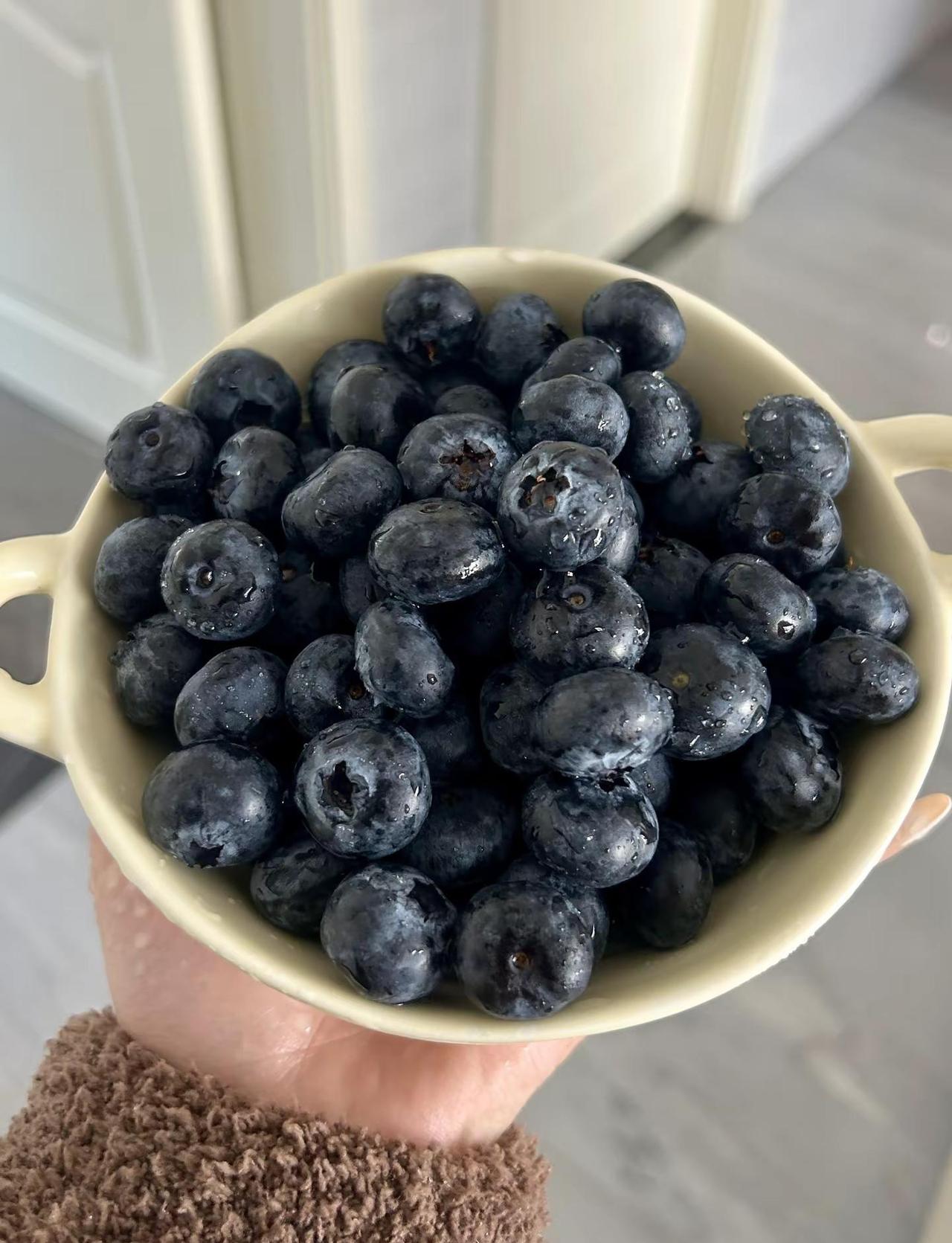 如果蓝莓和牛一样大就好了。蓝莓