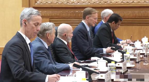 西方政要排队访华，这代表着我们中国将快速成为世界的核心呢？

错了，恰恰相反，西