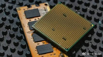 刚需攒机党哭晕！存储芯片价格经历史上“最狂暴涨”！从年初到现在，DRAM 价格直