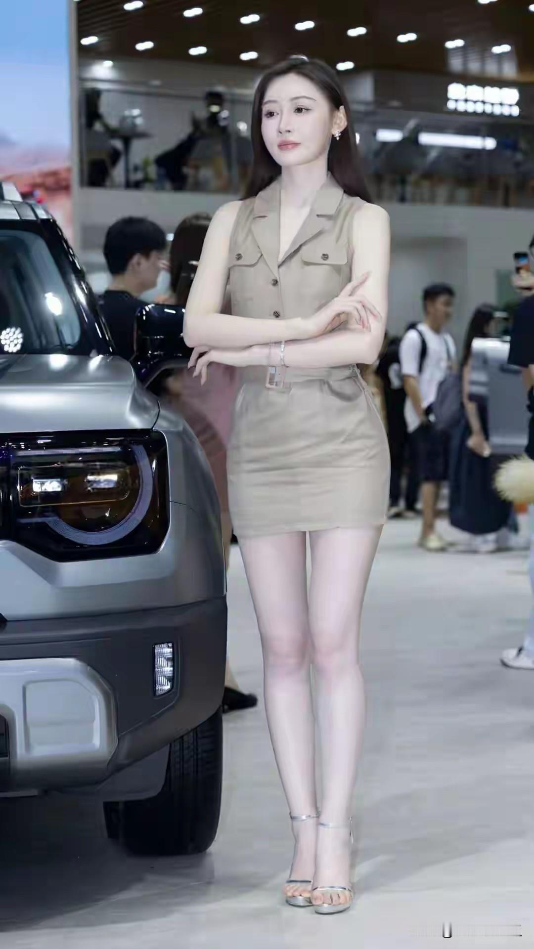 车模敏敏气质绝了，肤白貌美大长腿吸睛
晒图笔记大赛 性感女车模