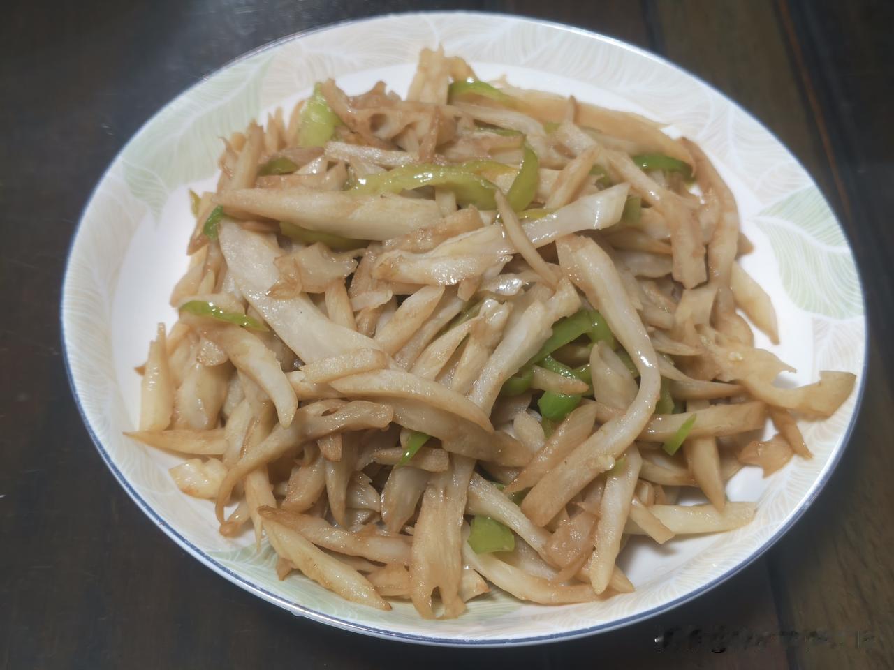 今日三餐分享

今天南京大雨，最高温度26℃。早上起来每人煮一个鸡蛋，把昨天泰州