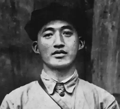 1934年，一支不到3000人的红军队伍被追进秦岭。缺粮缺弹，他们却做出一个大胆