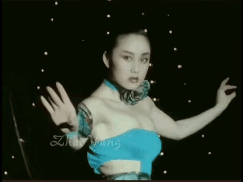 都说年轻时的利智魅力十射，漂亮得很，但看她跳舞的舞姿和身段，确实是看不出她的气质