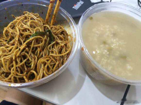 稀饭凉面，在重庆的早餐届绝对是绝配！你喜欢吗？重庆生活