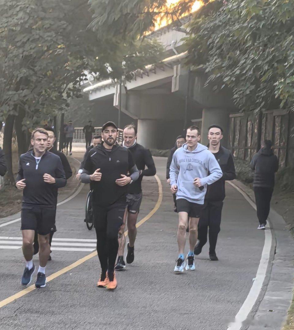 马克龙真自律啊！确实佩服 