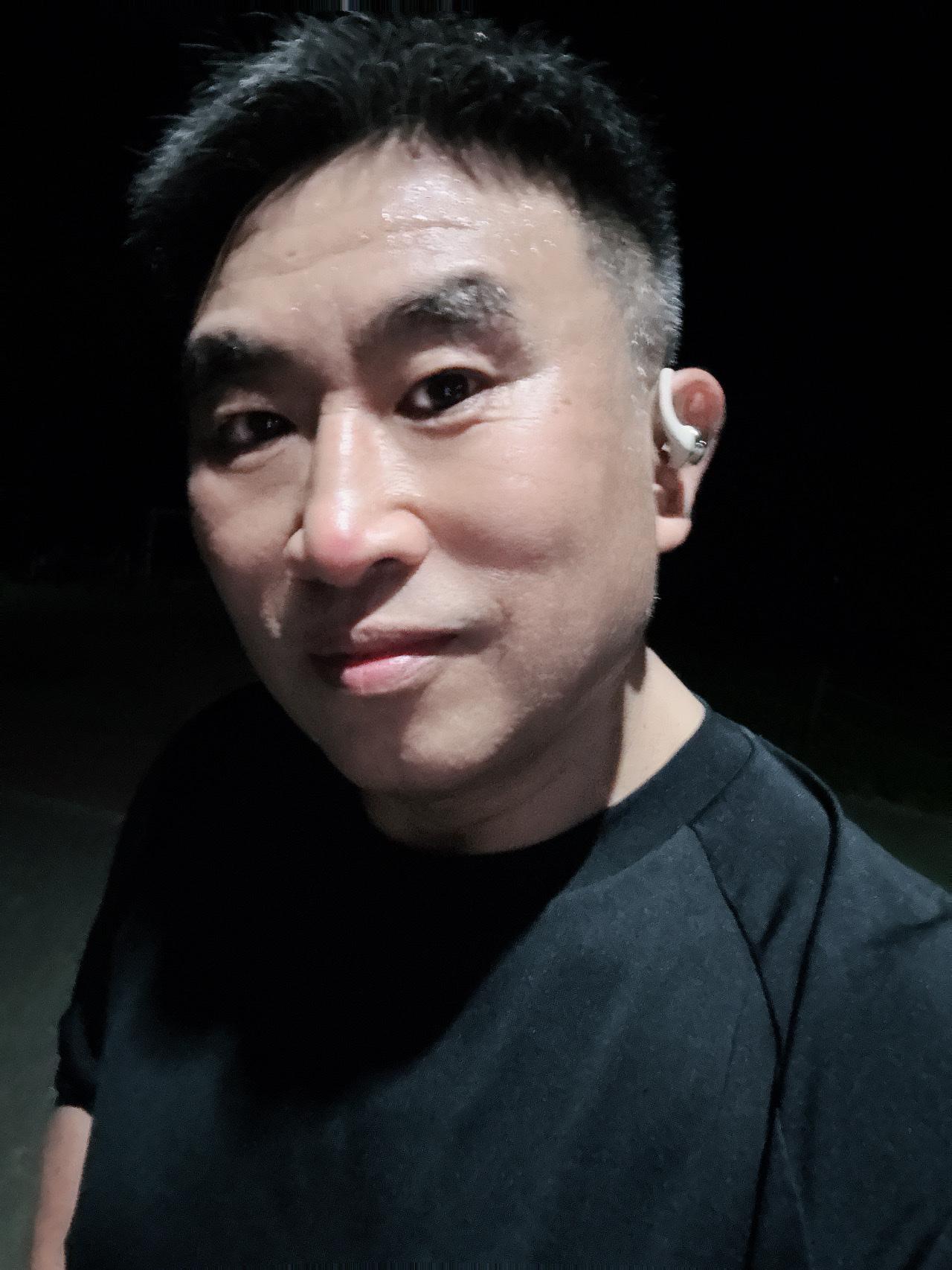 今天5km夜跑打卡！活到这岁数才懂，动起来比啥都强！

今晚又完成5公里夜跑，今