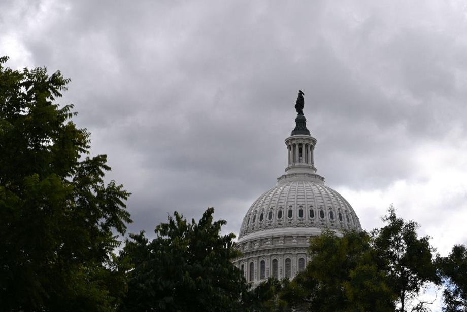 钱权捆绑！美国0.0025%亿万富豪掌控政坛，捐款25年暴涨140倍
 
美媒1