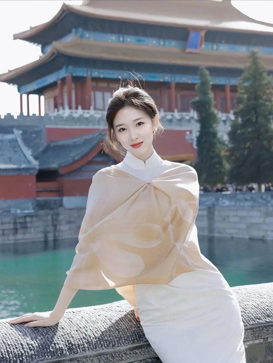 古色宫墙映日影，清凉西子倚栏处。晒图笔记大赛 高贵优雅的女性着装 女孩子怎么穿搭