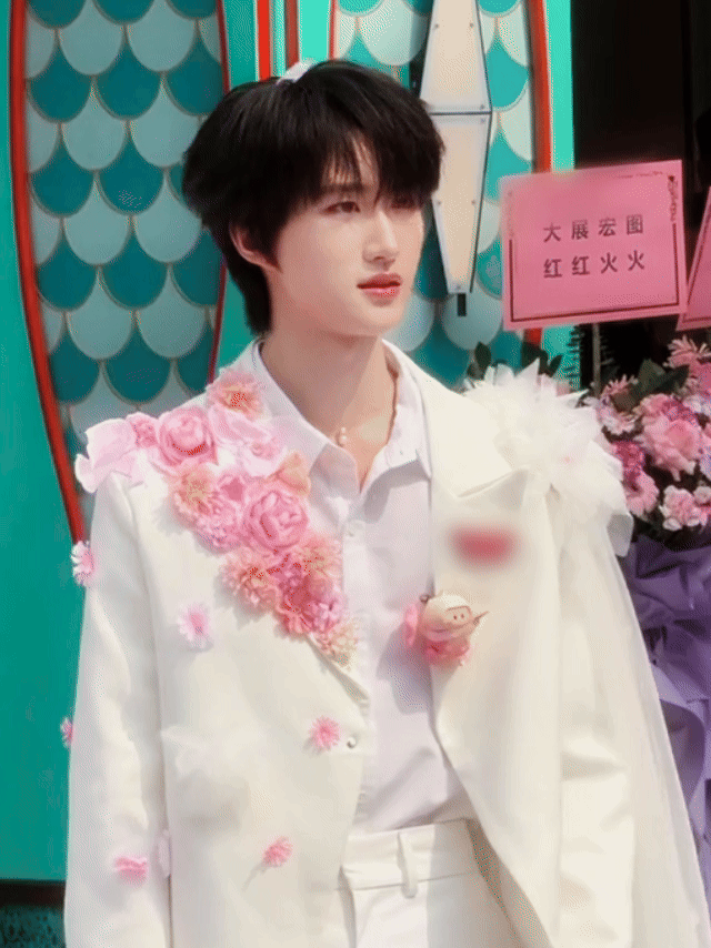 全深圳都在偶遇春日版黄朔黄朔深圳随机舞蹈夯爆了 看完黄朔的春日造型直接打脸我之前