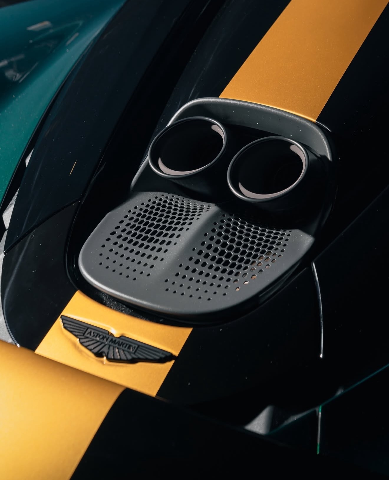 Aston Martin Valhalla 油漆：Malachite Green