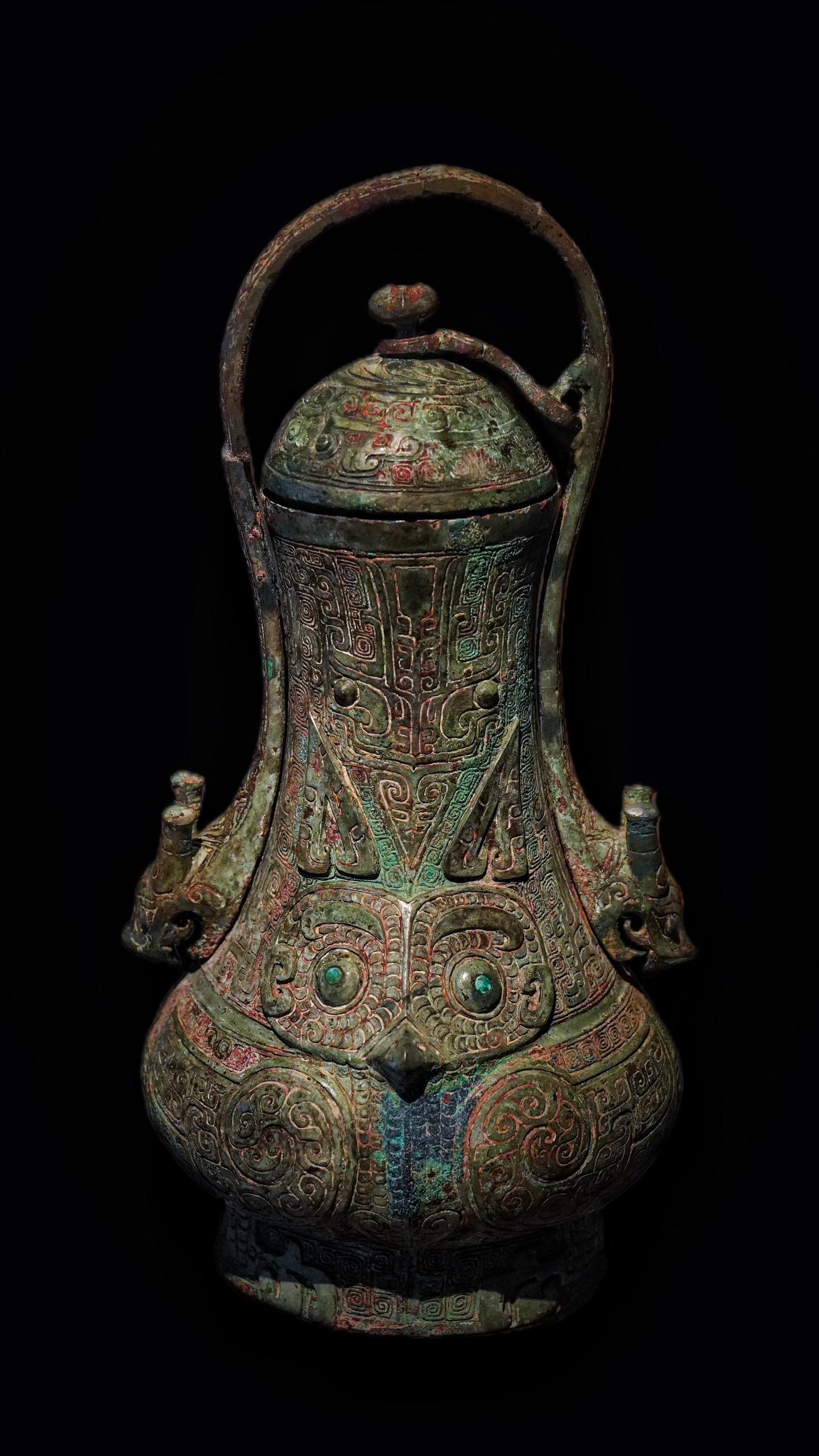 商代·嵌绿松石鸮卣。王旅啴啴，如飞如翰 如江如汉，如山之苞 如川之流...