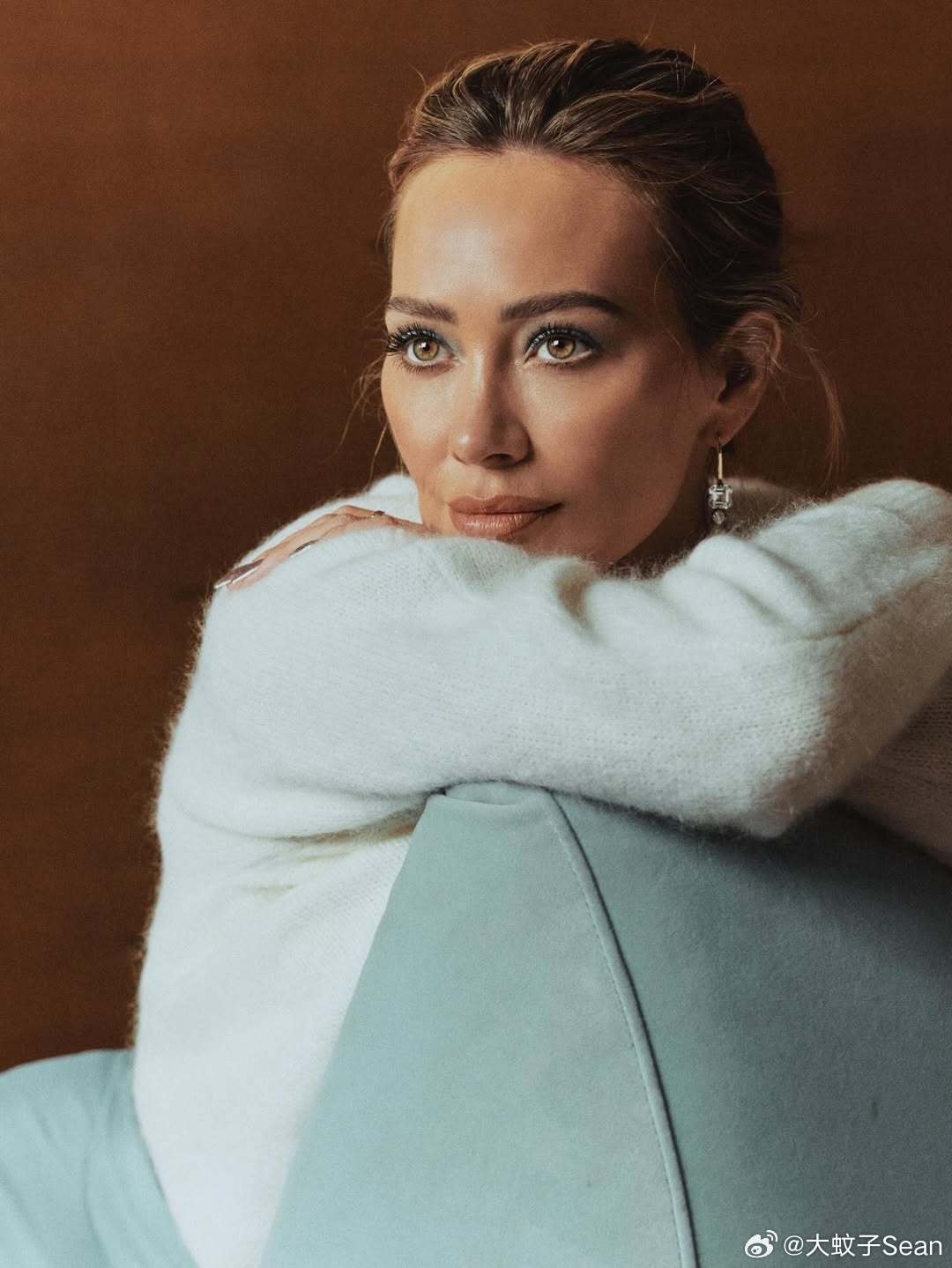 Hilary duff希拉里达芙回归造型一览，还与欧莱雅的睫毛膏合作宣传，紫色眼