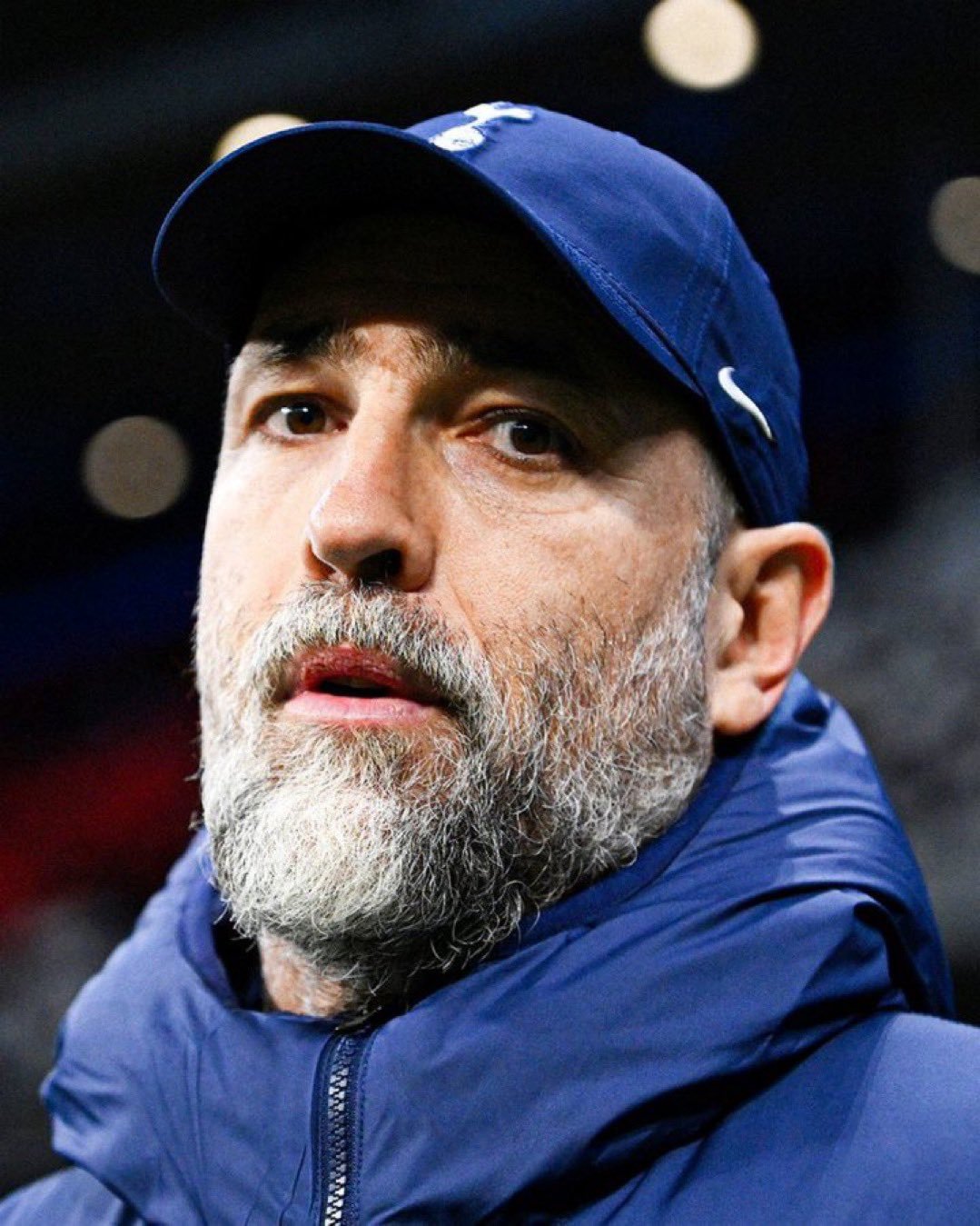 热刺官方：我们确认，俱乐部已与主教练伊戈尔·图多尔达成共识，其即日起离任。同时，