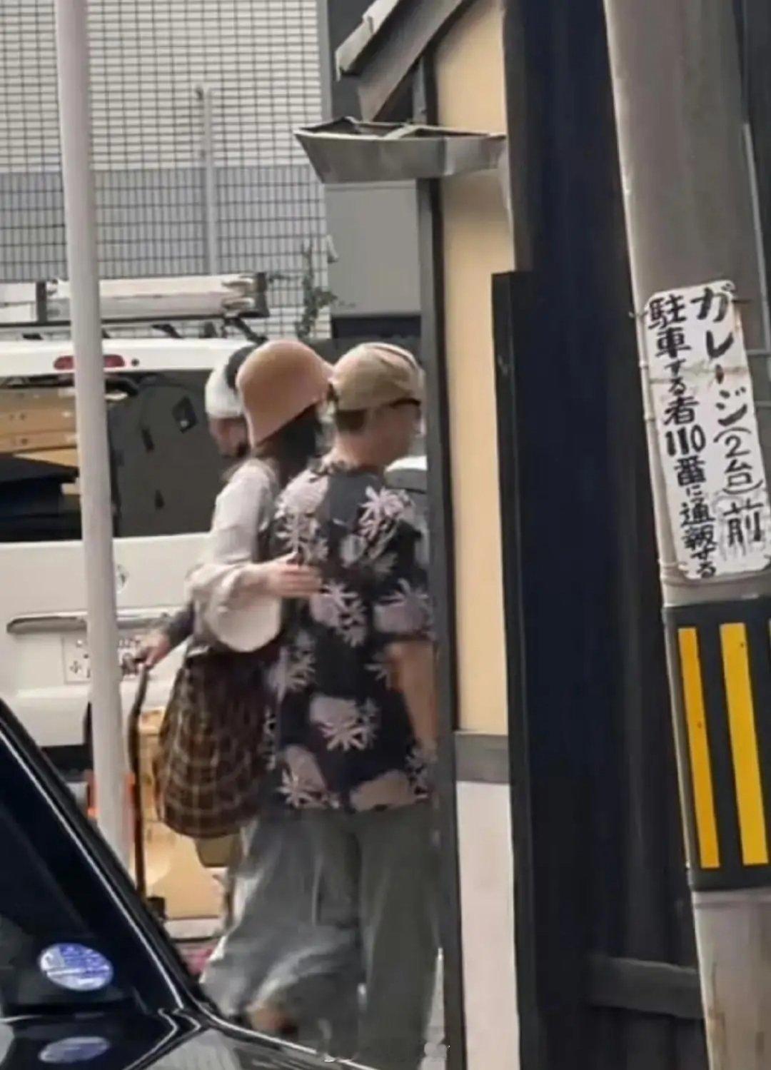 陈伟霆何穗同游日本这对备受瞩目的明星情侣，一直以来都保持着低调的恋爱风格，鲜少公