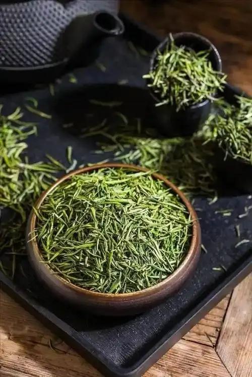 中国茶叶市场一年超3000亿的盘子，但你问身边人能叫出几个茶叶品牌，大概率一只手