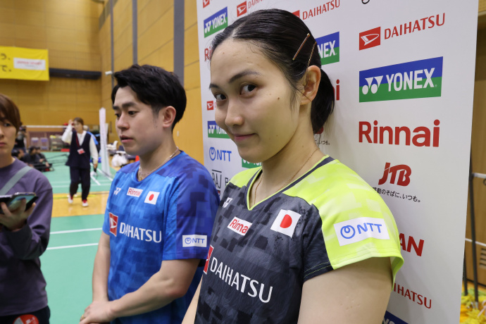 日羽汤尤杯队长赛前采访：Q：对本次赛事的热情和团队氛围？保木卓朗： 虽然平时和单