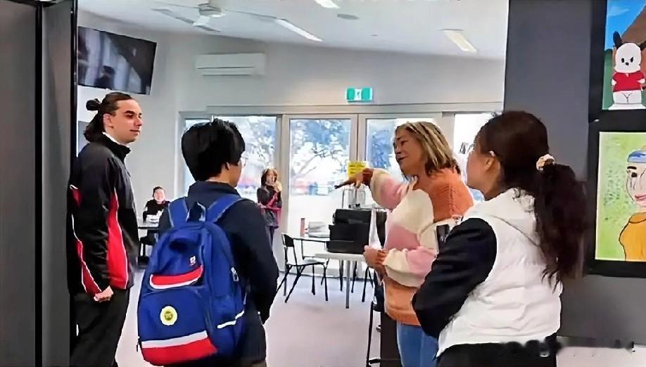 12月4日晚上的最新消息，现在他来啦，第四条：澳大利亚出台全球首例青少年社媒禁令