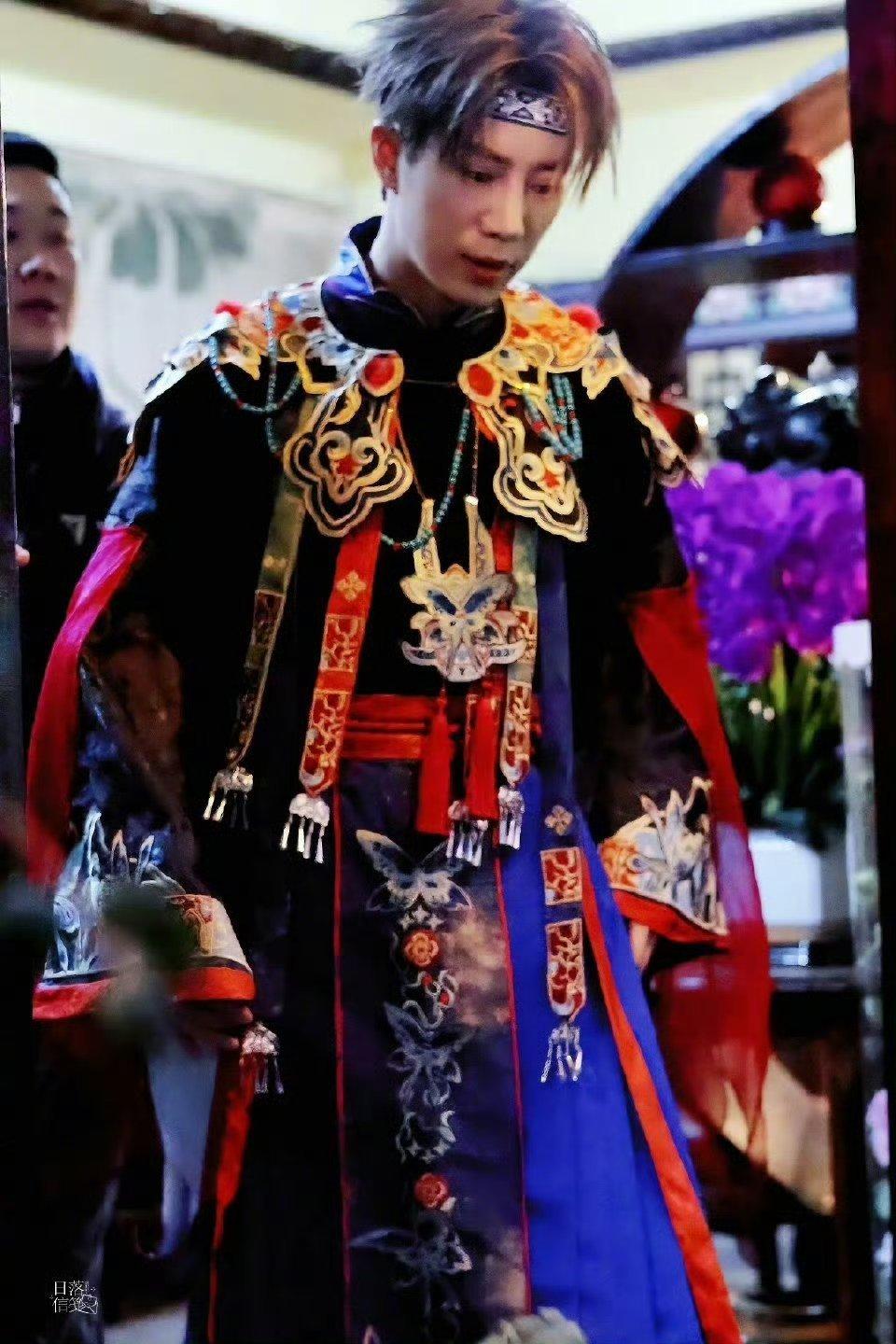 鹭卓卓沅蓝色民族风杀疯了期待鹭卓卓沅湖南卫视春晚表现了~我已经搬好小板凳了喽!!