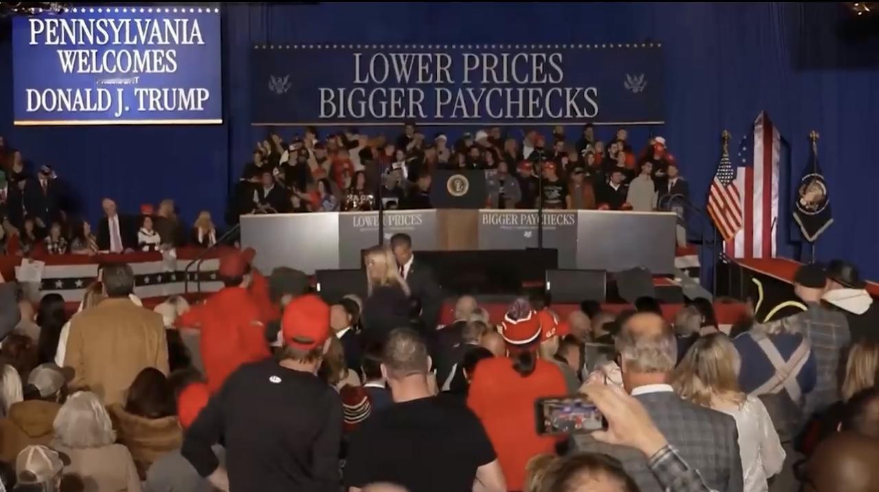 特朗普在宾夕法尼亚州发表演讲（1）：

“我很高兴回到这个了不起的联邦，这里有这